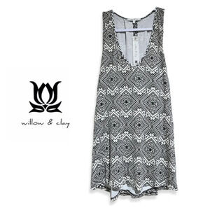 ✨️4/$20. NWT WILLOW & CLAY Sleeveless Aztec Print Open Back Blouse, M